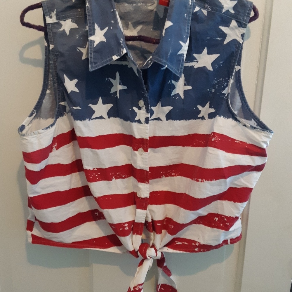 Gloria Vanderbilt American Flag Shirt